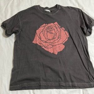 Distressed grey tee with rose graphic, size S